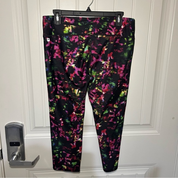 NWT Fabletics Chroma Multi-Colored A Cut Above the Rest Salar Capris Size XL - Picture 4 of 8